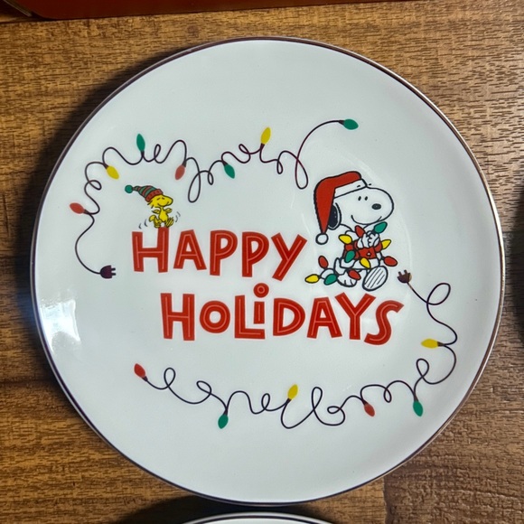 Lenox ~ Poreclain Christmas Snoopy ~ White W/ Multi-Colors Set of 4 Plates ~New - Picture 7 of 15